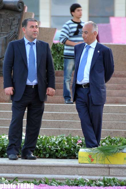 Bakı parklarında Gül bayramı keçirilir - FOTOSESSİYA
